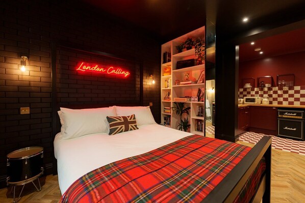 1 bedroom, iron/ironing board, internet, bed sheets