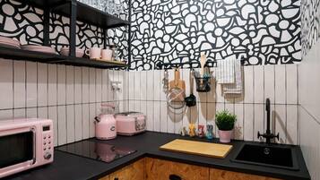 Fridge, microwave, dishwasher, coffee/tea maker