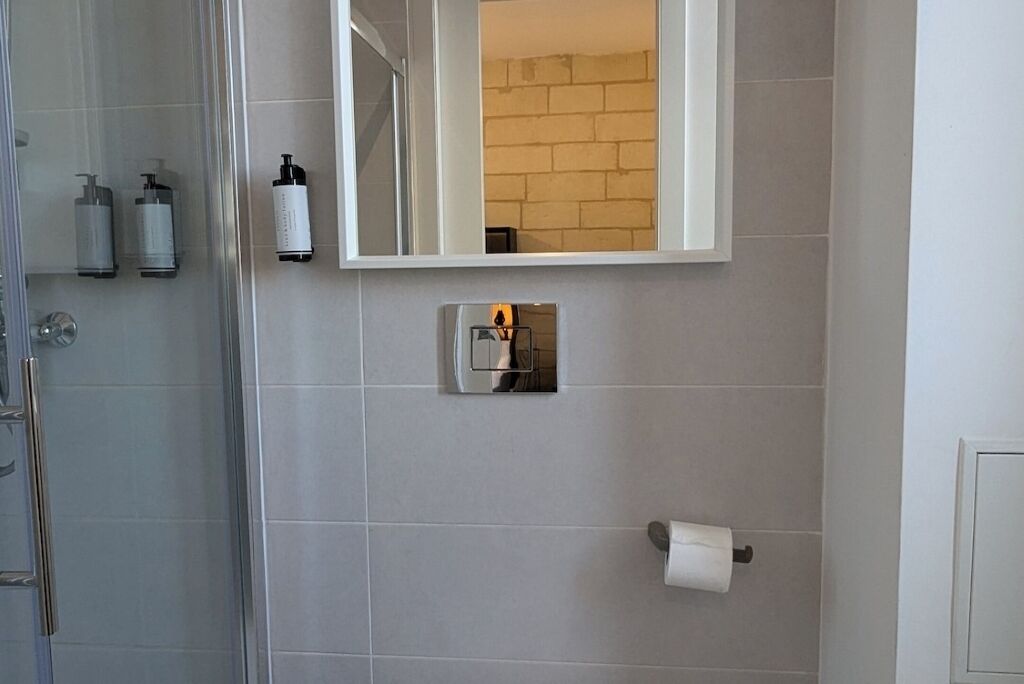 Toallas, jabón y papel higiénico