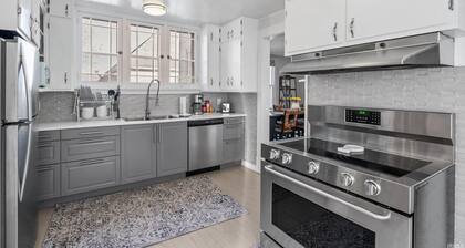 Charming 3-bedroom house with WiFi, AC in lovely French Lick.