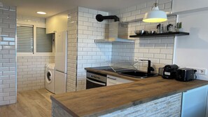 Fridge, microwave, oven, coffee/tea maker