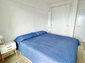 Iron/ironing board, travel crib, free WiFi, bed sheets