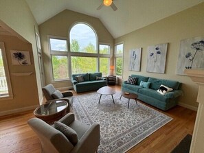 Smart TV, ping pong - Grouse Point Getaway (Meredith)