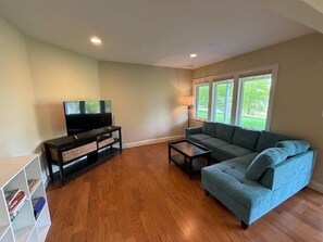 تلفزيون ذكي، تنس طاولة، كُتُب