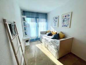 2 bedrooms, iron/ironing board, travel cot, free WiFi