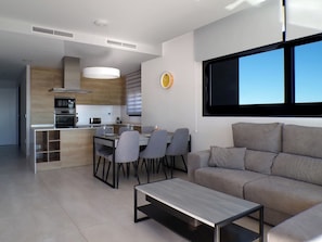 TV, mesa de pingue-pongue