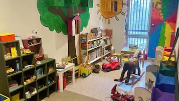Tempat bermain anak – indoor