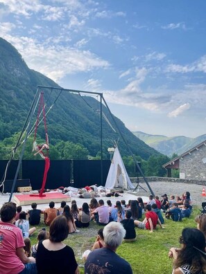 Exterior - La Baleine Blanche (Campan)