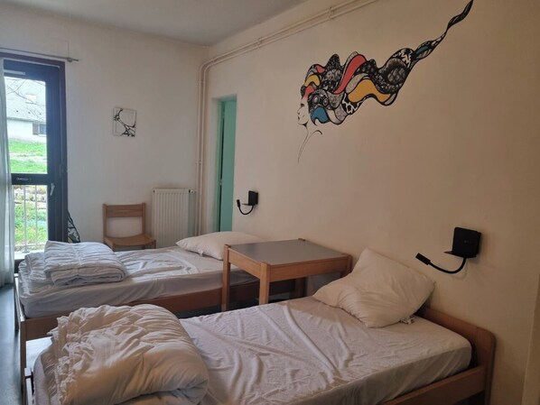 Quarto casal ou duplo, sacada, vista para a montanha