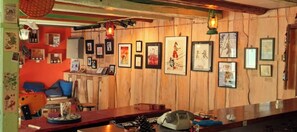 Bar (on property) - La Baleine Blanche (Campan)