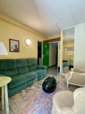 Basic-Apartment, Bergblick