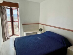 熨斗/熨衣板、旅行婴儿床、免费 WiFi、床单