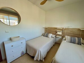 2 bedrooms, iron/ironing board, free WiFi, bed sheets