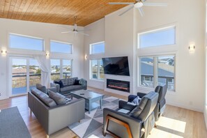 Smart TV, fireplace, table tennis