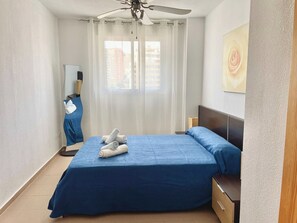 2 Schlafzimmer, Bügeleisen/Bügelbrett, Bettwäsche