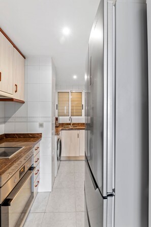 Fridge, microwave, oven, coffee/tea maker