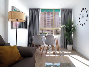 TV - Modern Apartment with Swimming Pool and Free Bikes (Benidorm)