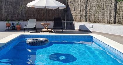 Casa Feliç, cozy Spanish house in quiet urbanisation.