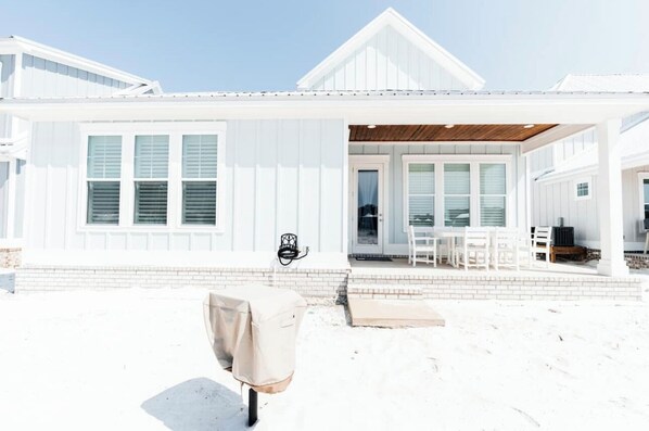 Exterior - 4 Bedroom Coastal Getaway: Relaxing Retreat Near Orange Beach, AL (Orange Beach)