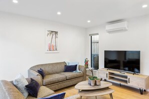 Unclassified image, 3 of 29, button