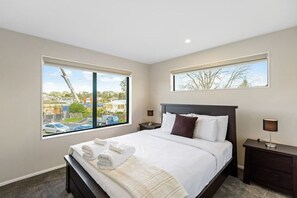 4 bedrooms, iron/ironing board, free WiFi, bed sheets