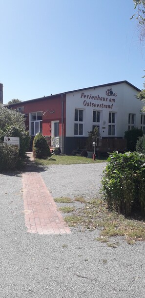 Exterior - MEIN RÜGENURLAUB: Apartment "Rügenperle" only 600 meters to the Baltic Sea beach! (Mönchgut)