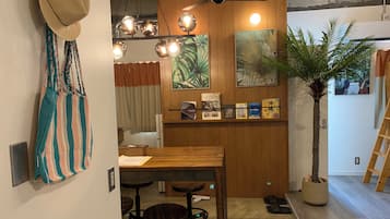 Bureau, espace de travail pour ordinateur portable, rideaux occultants