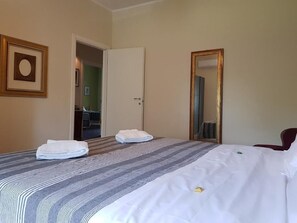 1 bedroom, bed sheets