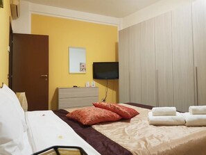 2 bedrooms, bed sheets