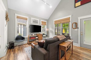 TV - The Morel - 19 Hollow (Prince Edward)