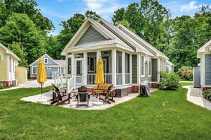 Outdoor dining - The Morel - 19 Hollow (Prince Edward)