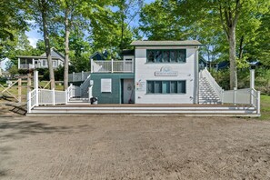 Exterior - The Elm - 36 Hollow S (Prince Edward)