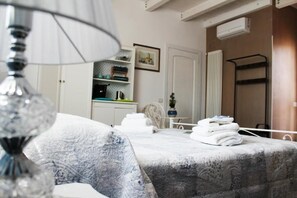 1 bedroom, iron/ironing board, travel cot, WiFi