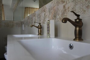 Shower, hair dryer, bidet, towels - Beb Villa Lilla beach umbrellas, sunbeds bike breakfast all inclusive (San Benedetto del Tronto)