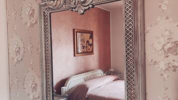 1 chambre, fer et planche Ă repasser, lit parapluie, Wi-Fi