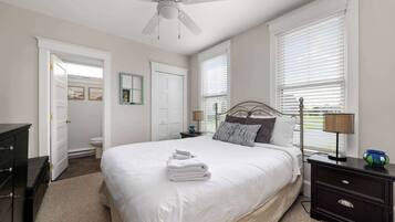 2 bedrooms, desk, iron/ironing board, WiFi