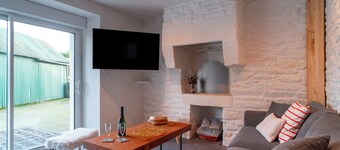 Spacious house 20 min from the sea outdoor space & near GR34 for family