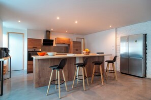 Private kitchen - Spacious house 20 min from the sea outdoor space & near GR34 for family (Rosporden)