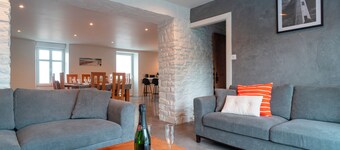 Spacious house 20 min from the sea outdoor space & near GR34 for family