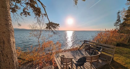 Crosby Waterfront Cottage, sleeps 8, family, beach, 1dog, Acadia