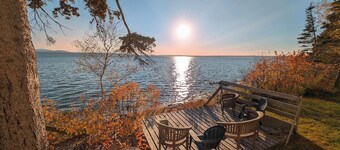 Crosby Waterfront Cottage, sleeps 8, family, beach, 1dog, Acadia