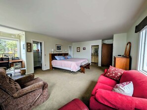 5 bedrooms, desk, iron/ironing board, WiFi
