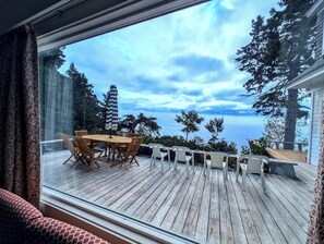 Dining - Waterfront Cottage w/ Private Beach & Stunning Views (Hancock)