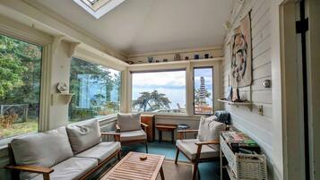 电视、壁炉、书、办公室