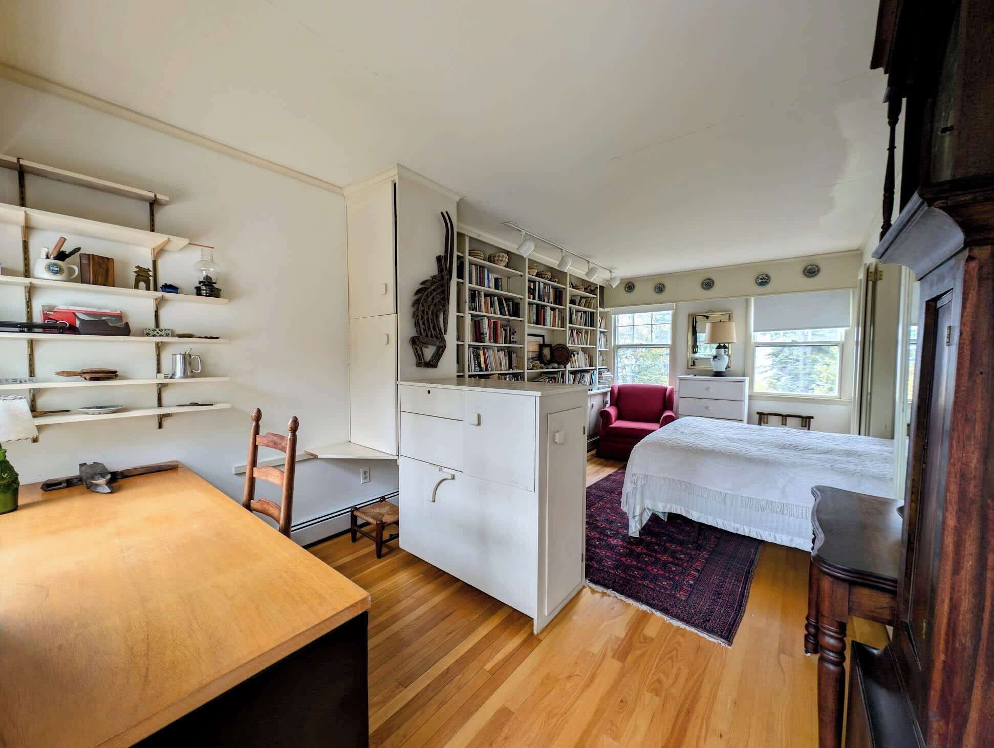 5 bedrooms, desk, iron/ironing board, WiFi