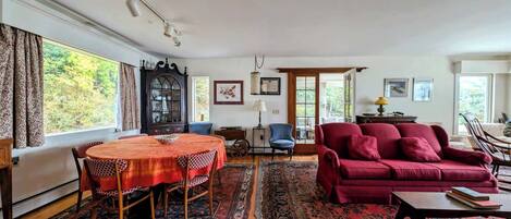 TV, fireplace, books, offices