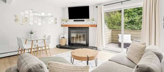 Bright & Modern | King Suite | Creekside Trail