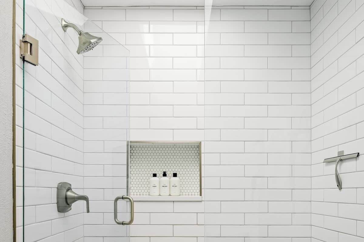 Shower, hair dryer, towels, shampoo
