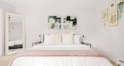 Bright & Modern | King Suite | Creekside Trail