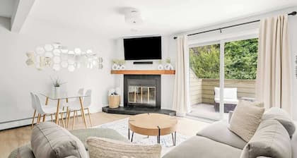 Bright & Modern | King Suite | Creekside Trail